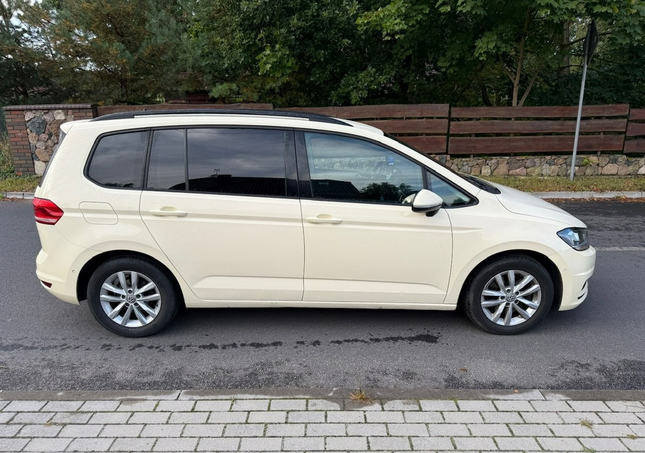 Volkswagen Touran III 2.0 TDI DSG 120 KM Automat 7osobowy Klima Skóra Full Serwis 2020 - Karavan: slika Volkswagen Touran III 2.0 TDI DSG 120 KM Automat 7osobowy Klima Skóra Full Serwis 2020 - Karavan Volkswagen Touran III 2.0 TDI DSG 120 KM Automat 7osobowy Klima Skóra Full Serwis 2020 - Karavan: slika Volkswagen Touran III 2.0 TDI DSG 120 KM Automat 7osobowy Klima Skóra Full Serwis 2020 - Karavan