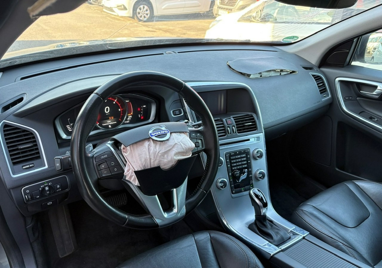 SUV Volvo XC60 I Volvo XC 60 2,4 D4 AWD 190KM Summum Navi Panorama Skóry Kamera 2017: slika SUV Volvo XC60 I Volvo XC 60 2,4 D4 AWD 190KM Summum Navi Panorama Skóry Kamera 2017 SUV Volvo XC60 I Volvo XC 60 2,4 D4 AWD 190KM Summum Navi Panorama Skóry Kamera 2017: slika SUV Volvo XC60 I Volvo XC 60 2,4 D4 AWD 190KM Summum Navi Panorama Skóry Kamera 2017