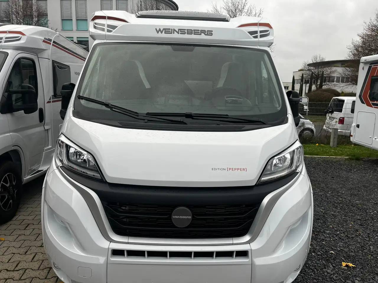 Weinsberg CaraCompact 600 MEG Pepper Mietwagen Verfügbar - Poluintegrirani kamper: slika Weinsberg CaraCompact 600 MEG Pepper Mietwagen Verfügbar - Poluintegrirani kamper Weinsberg CaraCompact 600 MEG Pepper Mietwagen Verfügbar - Poluintegrirani kamper: slika Weinsberg CaraCompact 600 MEG Pepper Mietwagen Verfügbar - Poluintegrirani kamper
