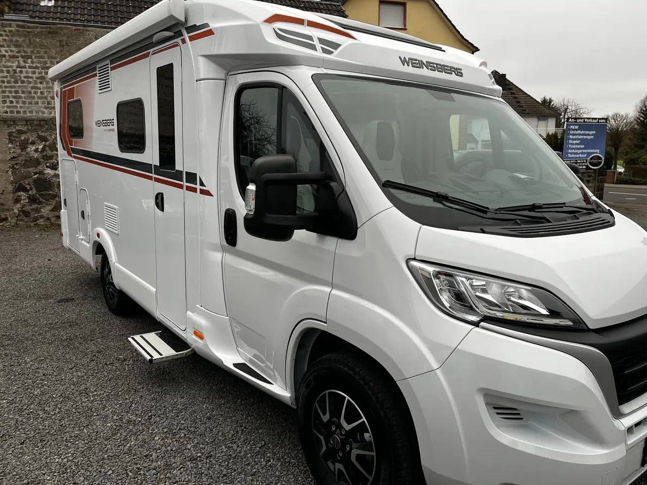 Weinsberg CaraCompact 600 MEG Pepper Mietwagen Verfügbar - Poluintegrirani kamper: slika Weinsberg CaraCompact 600 MEG Pepper Mietwagen Verfügbar - Poluintegrirani kamper Weinsberg CaraCompact 600 MEG Pepper Mietwagen Verfügbar - Poluintegrirani kamper: slika Weinsberg CaraCompact 600 MEG Pepper Mietwagen Verfügbar - Poluintegrirani kamper