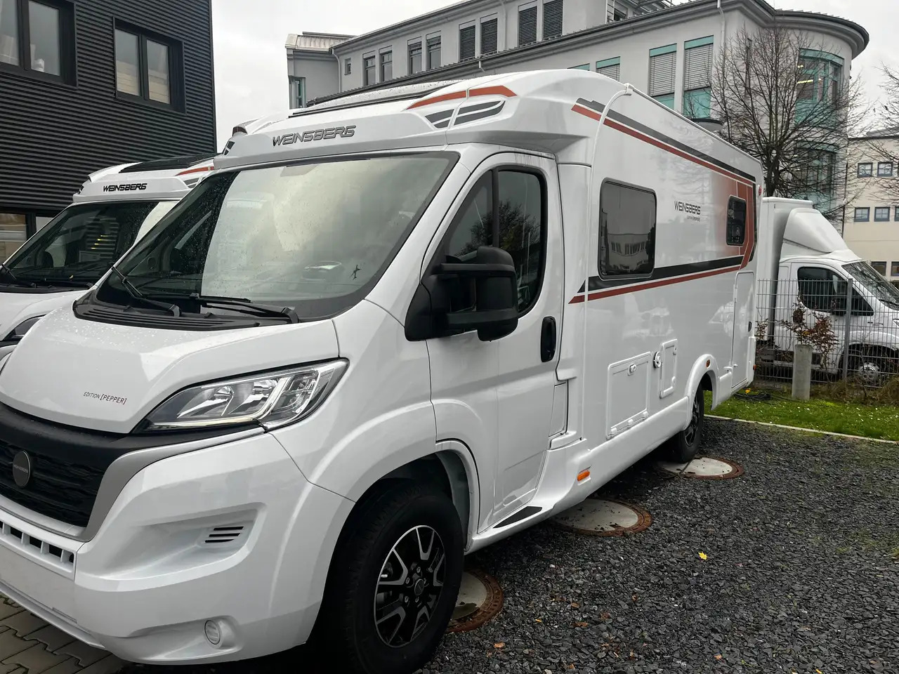 Weinsberg CaraCompact 600 MEG Pepper Mietwagen Verfügbar - Poluintegrirani kamper: slika Weinsberg CaraCompact 600 MEG Pepper Mietwagen Verfügbar - Poluintegrirani kamper Weinsberg CaraCompact 600 MEG Pepper Mietwagen Verfügbar - Poluintegrirani kamper: slika Weinsberg CaraCompact 600 MEG Pepper Mietwagen Verfügbar - Poluintegrirani kamper