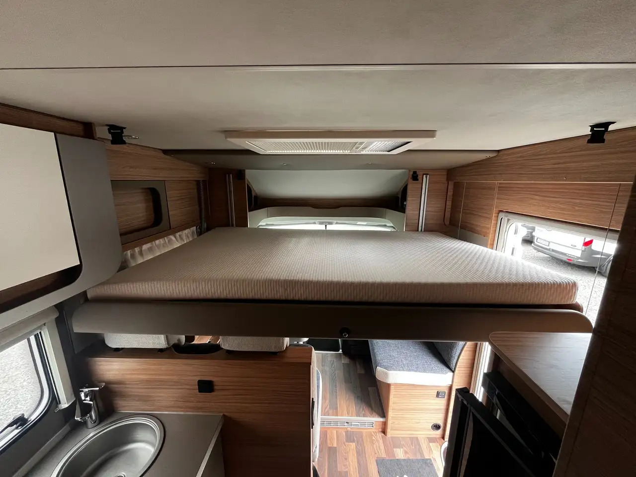 Novi Poluintegrirani kamper Weinsberg CaraSuite 700 ME: slika Novi Poluintegrirani kamper Weinsberg CaraSuite 700 ME Novi Poluintegrirani kamper Weinsberg CaraSuite 700 ME: slika Novi Poluintegrirani kamper Weinsberg CaraSuite 700 ME