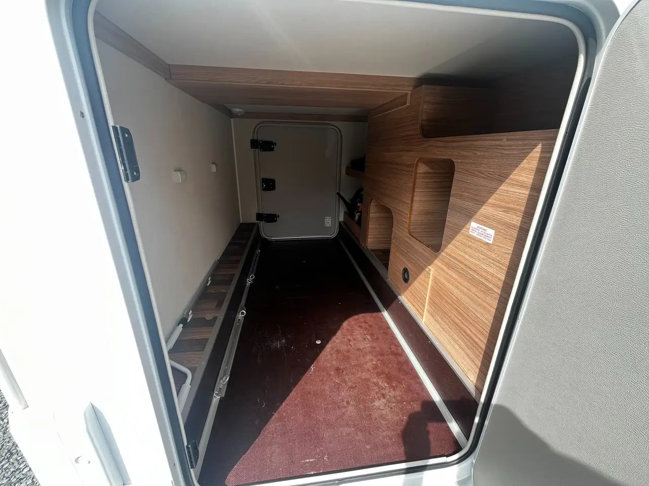 Novi Poluintegrirani kamper Weinsberg CaraSuite 700 ME: slika Novi Poluintegrirani kamper Weinsberg CaraSuite 700 ME Novi Poluintegrirani kamper Weinsberg CaraSuite 700 ME: slika Novi Poluintegrirani kamper Weinsberg CaraSuite 700 ME