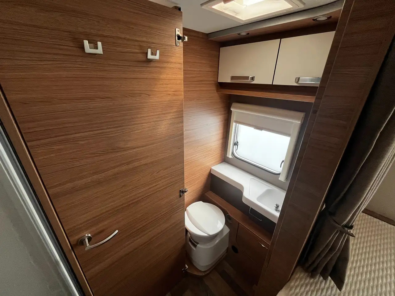 Novi Poluintegrirani kamper Weinsberg CaraSuite 700 ME: slika Novi Poluintegrirani kamper Weinsberg CaraSuite 700 ME Novi Poluintegrirani kamper Weinsberg CaraSuite 700 ME: slika Novi Poluintegrirani kamper Weinsberg CaraSuite 700 ME