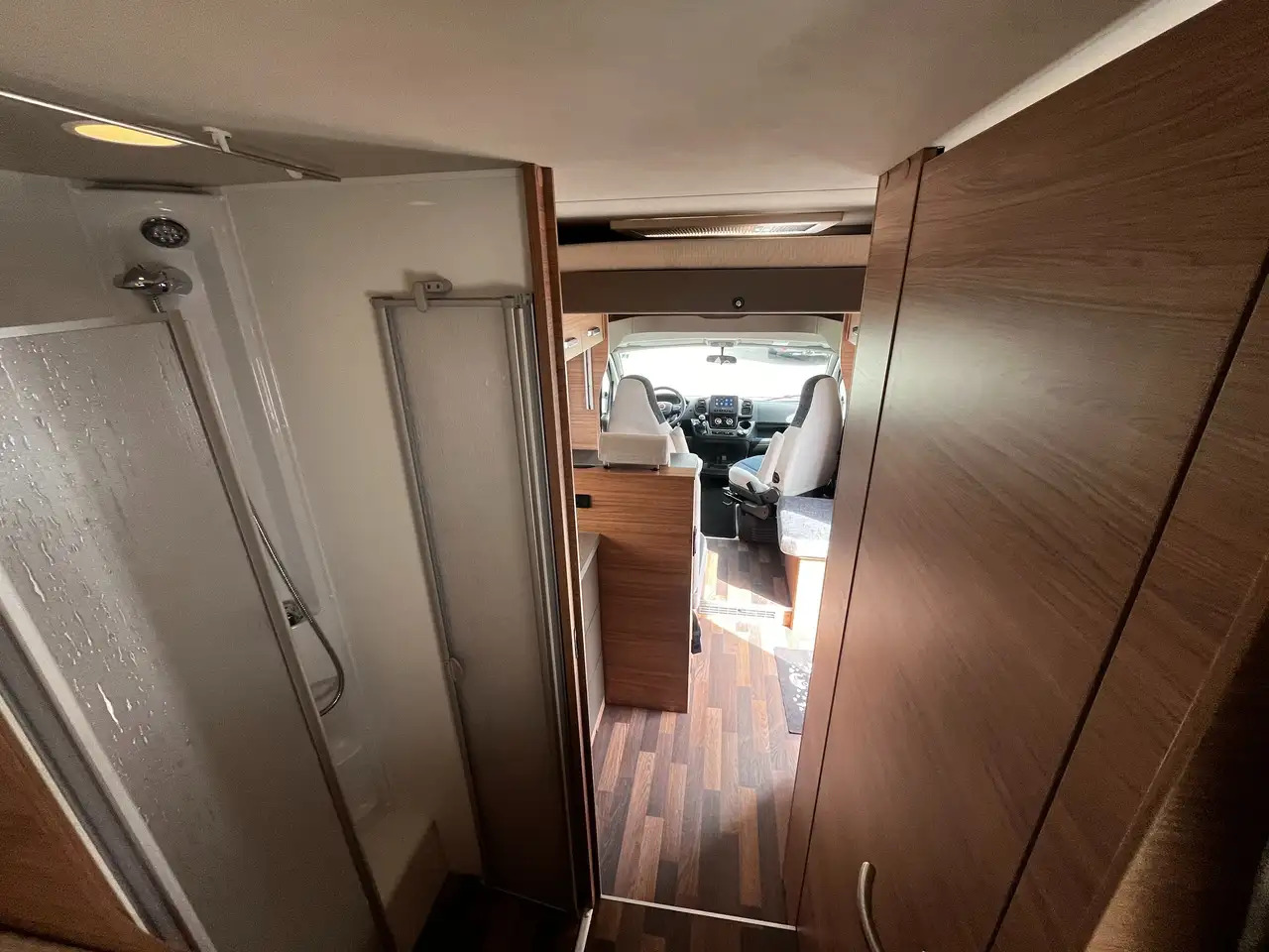 Novi Poluintegrirani kamper Weinsberg CaraSuite 700 ME: slika Novi Poluintegrirani kamper Weinsberg CaraSuite 700 ME Novi Poluintegrirani kamper Weinsberg CaraSuite 700 ME: slika Novi Poluintegrirani kamper Weinsberg CaraSuite 700 ME