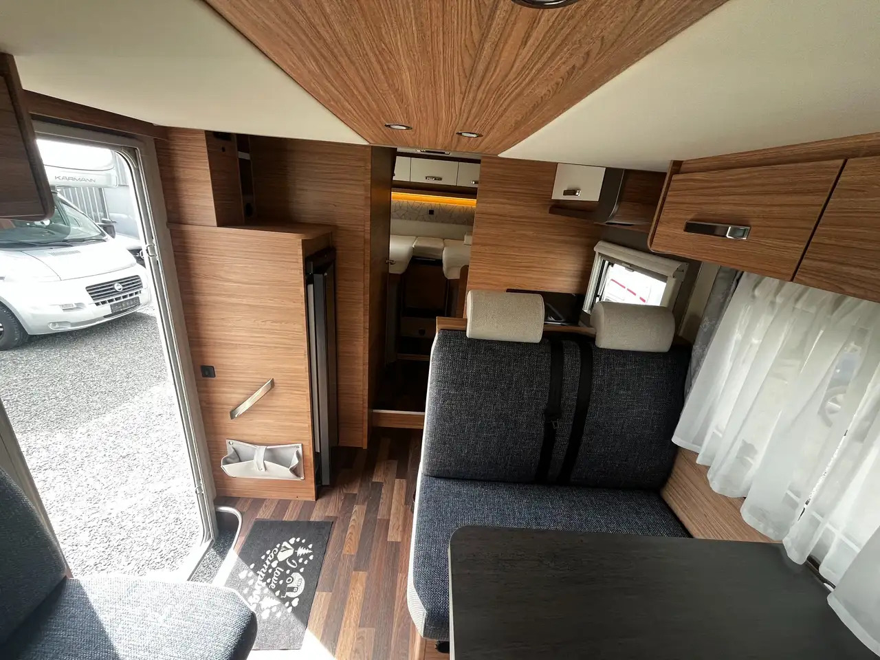 Novi Poluintegrirani kamper Weinsberg CaraSuite 700 ME: slika Novi Poluintegrirani kamper Weinsberg CaraSuite 700 ME Novi Poluintegrirani kamper Weinsberg CaraSuite 700 ME: slika Novi Poluintegrirani kamper Weinsberg CaraSuite 700 ME