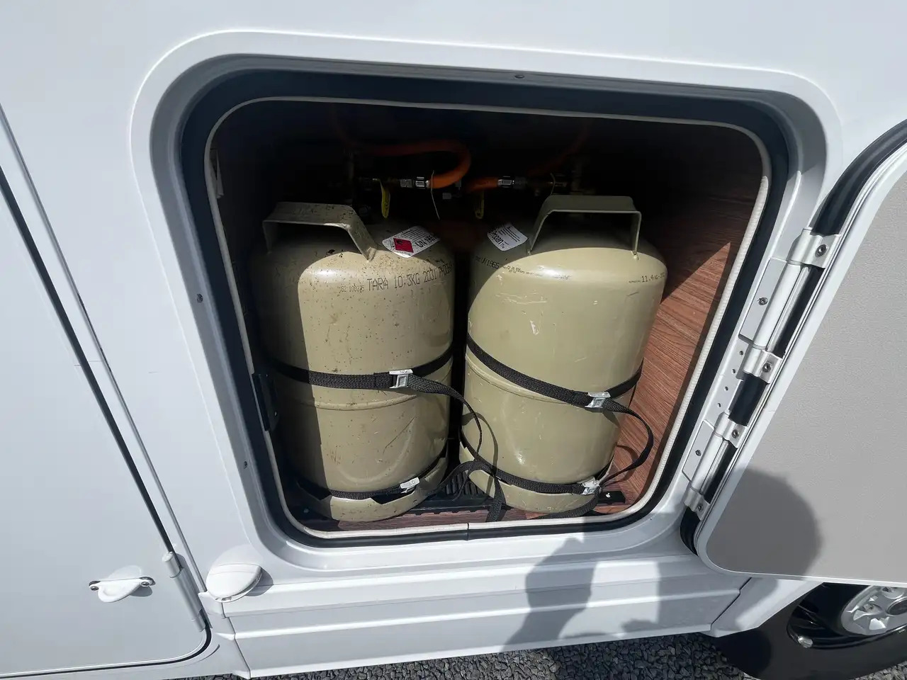 Novi Poluintegrirani kamper Weinsberg CaraSuite 700 ME: slika Novi Poluintegrirani kamper Weinsberg CaraSuite 700 ME Novi Poluintegrirani kamper Weinsberg CaraSuite 700 ME: slika Novi Poluintegrirani kamper Weinsberg CaraSuite 700 ME