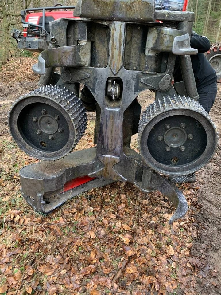 Komatsu S132 - Šumarski stroj za krčenje: slika Komatsu S132 - Šumarski stroj za krčenje Komatsu S132 - Šumarski stroj za krčenje: slika Komatsu S132 - Šumarski stroj za krčenje