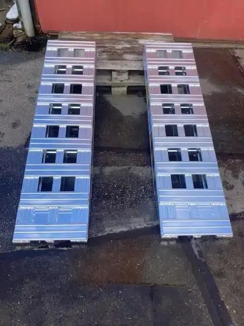 HH Aluminium oprijplanken 13 ton - Utovarna rampa: slika HH Aluminium oprijplanken 13 ton - Utovarna rampa HH Aluminium oprijplanken 13 ton - Utovarna rampa: slika HH Aluminium oprijplanken 13 ton - Utovarna rampa