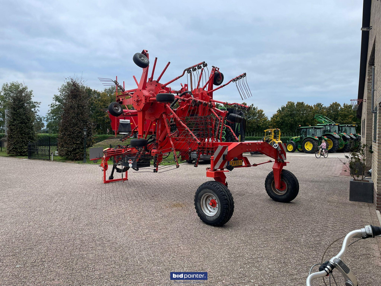 Kuhn GA8521 - Prevrtač sijena/ Grabulje: slika Kuhn GA8521 - Prevrtač sijena/ Grabulje Kuhn GA8521 - Prevrtač sijena/ Grabulje: slika Kuhn GA8521 - Prevrtač sijena/ Grabulje