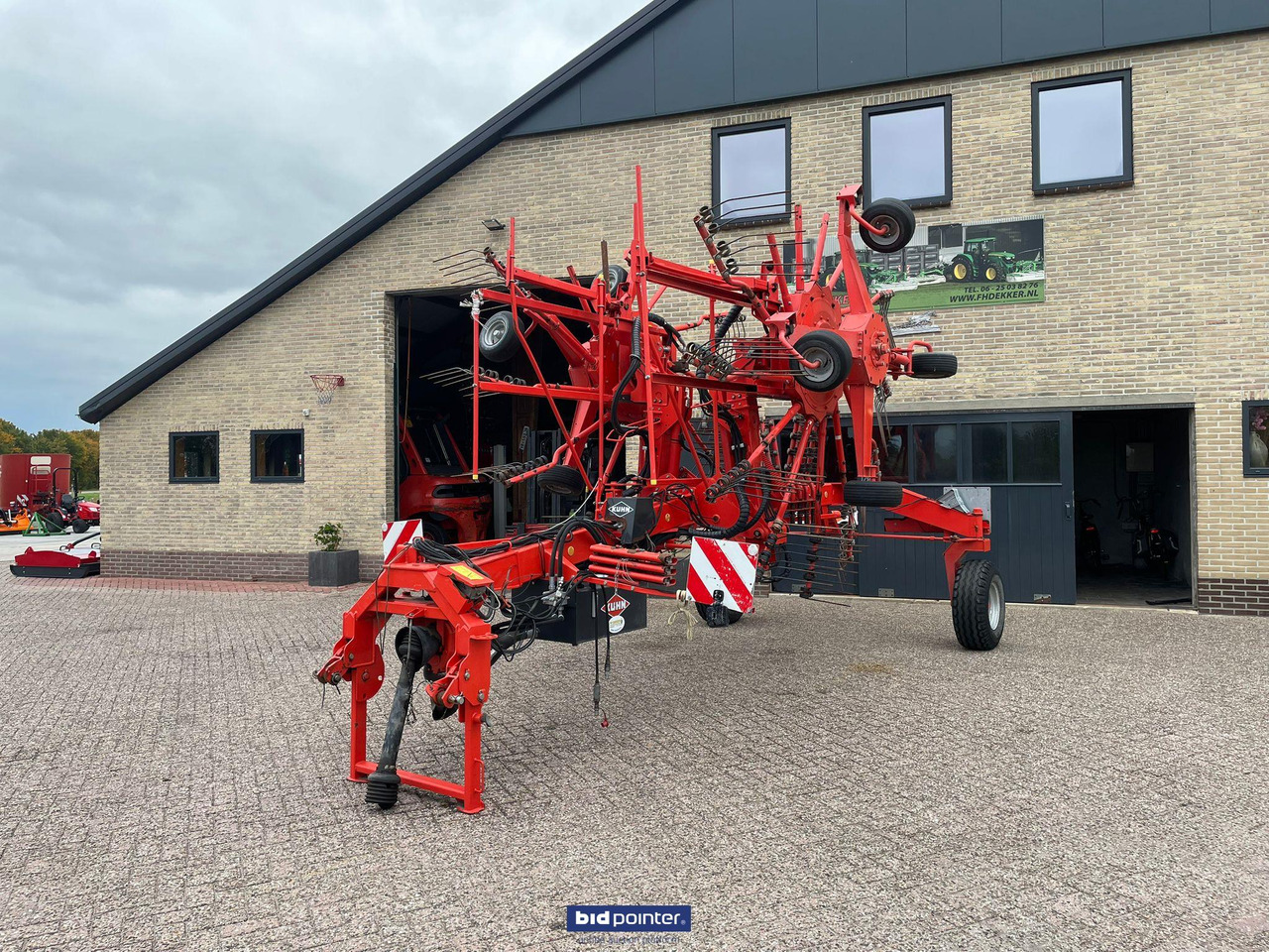 Kuhn GA8521 - Prevrtač sijena/ Grabulje: slika Kuhn GA8521 - Prevrtač sijena/ Grabulje Kuhn GA8521 - Prevrtač sijena/ Grabulje: slika Kuhn GA8521 - Prevrtač sijena/ Grabulje