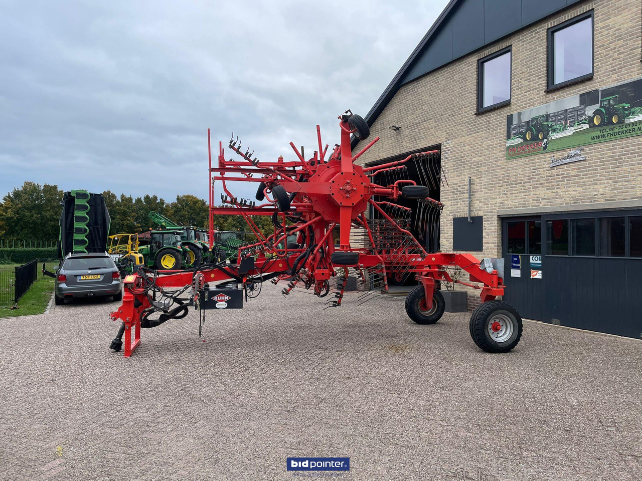 Kuhn GA8521 - Prevrtač sijena/ Grabulje: slika Kuhn GA8521 - Prevrtač sijena/ Grabulje Kuhn GA8521 - Prevrtač sijena/ Grabulje: slika Kuhn GA8521 - Prevrtač sijena/ Grabulje