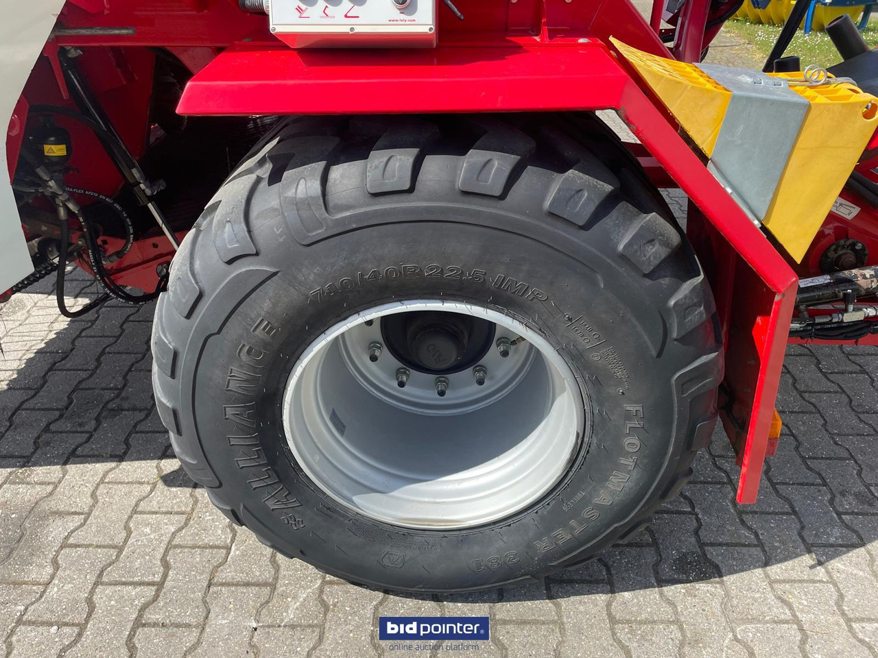 Lely Welger RPC 245 Tornado - Rolo balirka: slika Lely Welger RPC 245 Tornado - Rolo balirka Lely Welger RPC 245 Tornado - Rolo balirka: slika Lely Welger RPC 245 Tornado - Rolo balirka