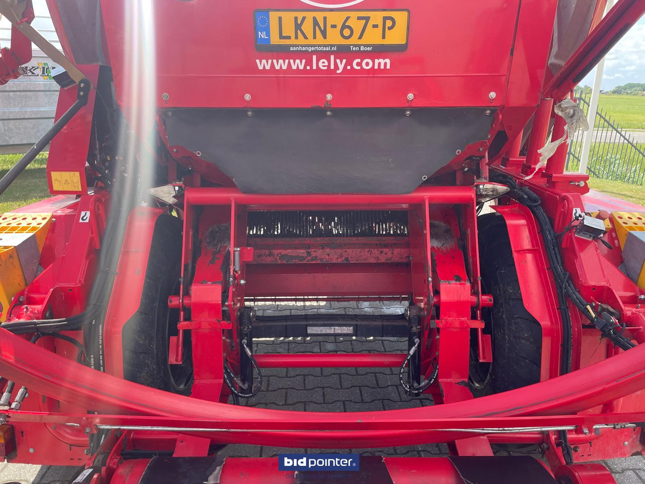 Lely Welger RPC 245 Tornado - Rolo balirka: slika Lely Welger RPC 245 Tornado - Rolo balirka Lely Welger RPC 245 Tornado - Rolo balirka: slika Lely Welger RPC 245 Tornado - Rolo balirka