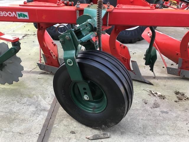 Vogel & Noot 6 schaar wentelploeg - Plug: slika Vogel & Noot 6 schaar wentelploeg - Plug Vogel & Noot 6 schaar wentelploeg - Plug: slika Vogel & Noot 6 schaar wentelploeg - Plug