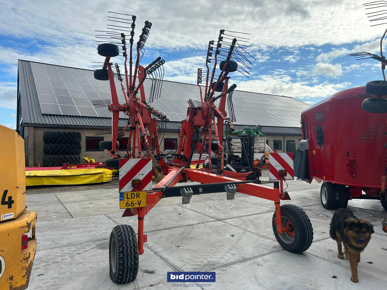 Kuhn GA8121 - Prevrtač sijena/ Grabulje: slika kuhn GA8121 - Prevrtač sijena/ Grabulje Kuhn GA8121 - Prevrtač sijena/ Grabulje: slika kuhn GA8121 - Prevrtač sijena/ Grabulje