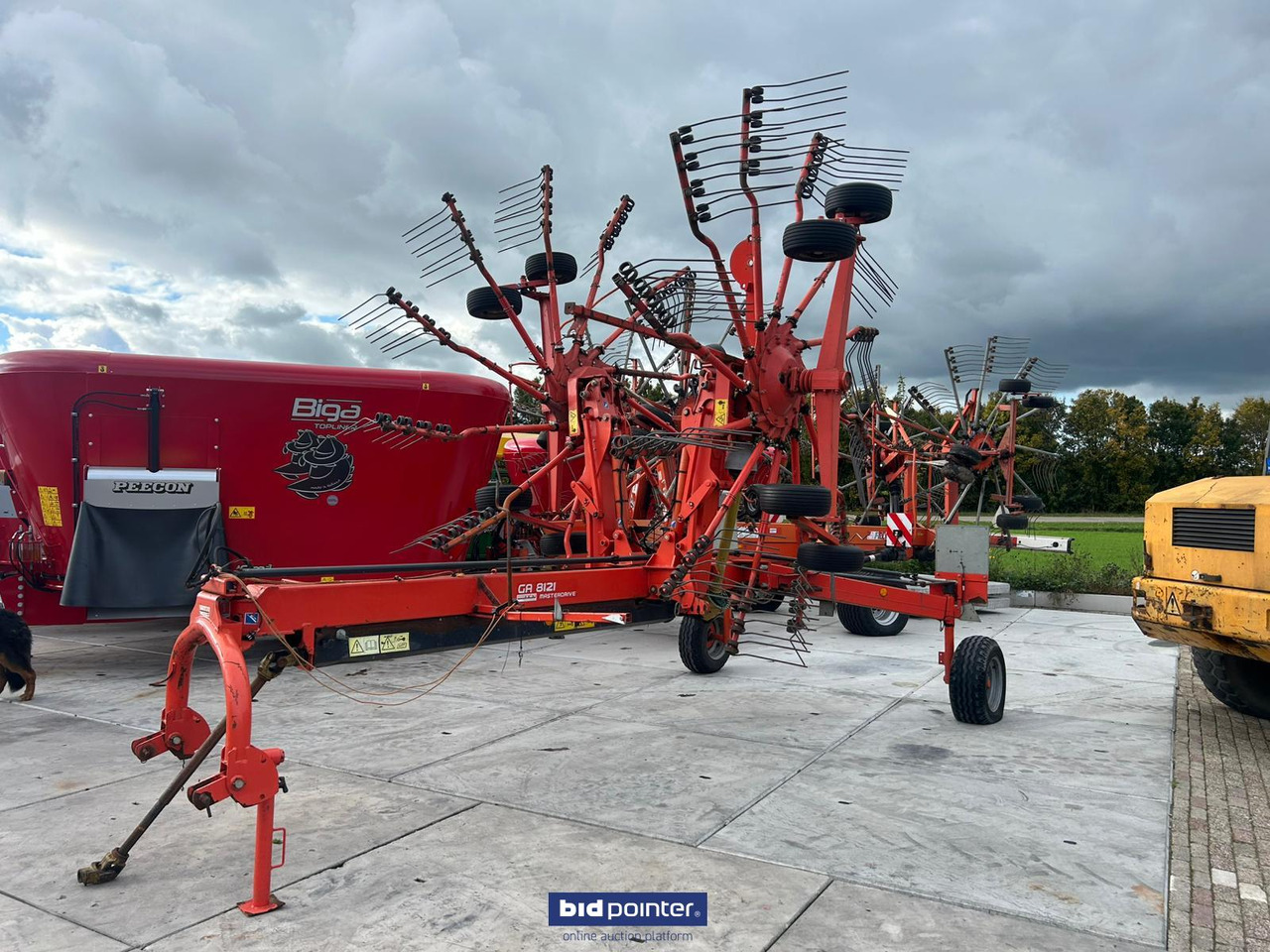 Kuhn GA8121 - Prevrtač sijena/ Grabulje: slika kuhn GA8121 - Prevrtač sijena/ Grabulje Kuhn GA8121 - Prevrtač sijena/ Grabulje: slika kuhn GA8121 - Prevrtač sijena/ Grabulje