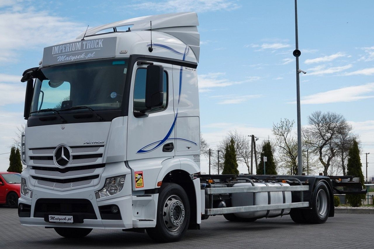 Mercedes-Benz ACTROS 1845 / BDF / DO PRZEWOZU KONTENERÓW / - Transporter kontejnera/ Kamion s izmjenjivim sanducima: slika Mercedes-Benz ACTROS 1845 / BDF / DO PRZEWOZU KONTENERÓW / - Transporter kontejnera/ Kamion s izmjenjivim sanducima Mercedes-Benz ACTROS 1845 / BDF / DO PRZEWOZU KONTENERÓW / - Transporter kontejnera/ Kamion s izmjenjivim sanducima: slika Mercedes-Benz ACTROS 1845 / BDF / DO PRZEWOZU KONTENERÓW / - Transporter kontejnera/ Kamion s izmjenjivim sanducima