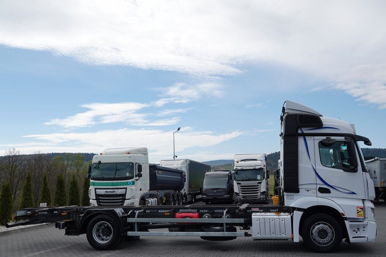 Mercedes-Benz ACTROS 1845 / BDF / DO PRZEWOZU KONTENERÓW / - Transporter kontejnera/ Kamion s izmjenjivim sanducima: slika Mercedes-Benz ACTROS 1845 / BDF / DO PRZEWOZU KONTENERÓW / - Transporter kontejnera/ Kamion s izmjenjivim sanducima Mercedes-Benz ACTROS 1845 / BDF / DO PRZEWOZU KONTENERÓW / - Transporter kontejnera/ Kamion s izmjenjivim sanducima: slika Mercedes-Benz ACTROS 1845 / BDF / DO PRZEWOZU KONTENERÓW / - Transporter kontejnera/ Kamion s izmjenjivim sanducima