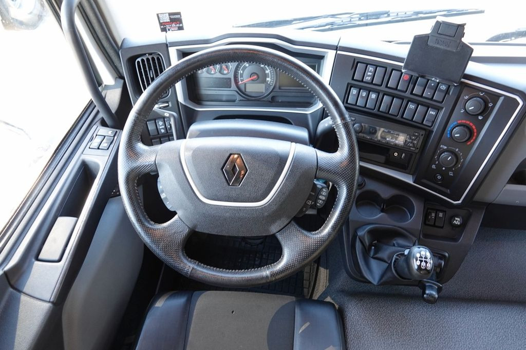 Interior photo 2: Zakup Renault D 250 / CHŁODNIA - 6,7 m / THERMO KING T 600R / Renault D 250 / CHŁODNIA - 6,7 m / THERMO KING T 600R / Renault D 250 / CHŁODNIA - 6,7 m / THERMO KING T 600R / Renault D 250 / CHŁODNIA - 6,7 m / THERMO KING T 600R /