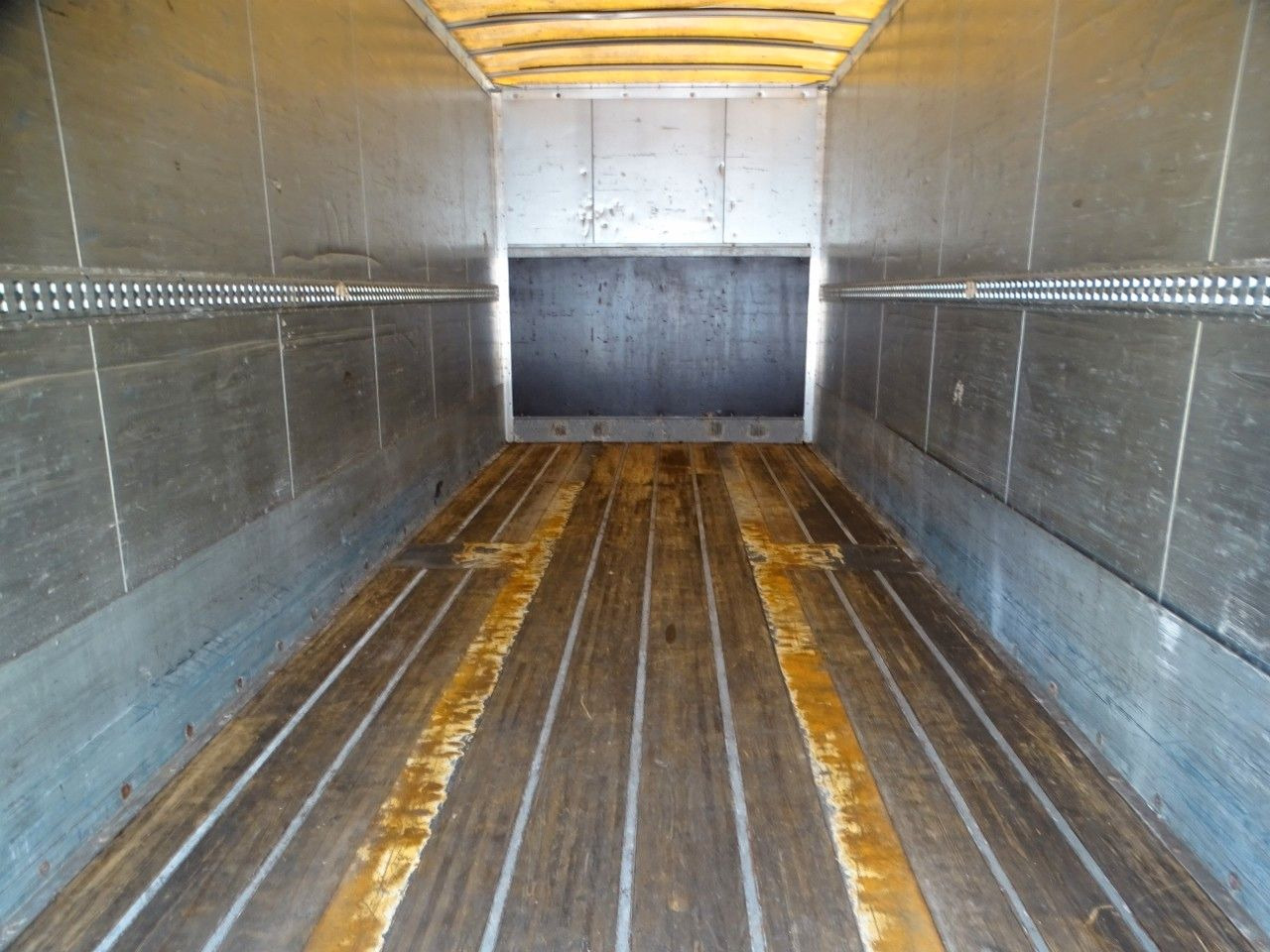 Poluprikolica sa zatvorenim sandukom Samro JUMBO VEHICULAR BOX- 7,3 M + 7,3 M/KOFFER TANDEM: slika Poluprikolica sa zatvorenim sandukom Samro JUMBO VEHICULAR BOX- 7,3 M + 7,3 M/KOFFER TANDEM Poluprikolica sa zatvorenim sandukom Samro JUMBO VEHICULAR BOX- 7,3 M + 7,3 M/KOFFER TANDEM: slika Poluprikolica sa zatvorenim sandukom Samro JUMBO VEHICULAR BOX- 7,3 M + 7,3 M/KOFFER TANDEM