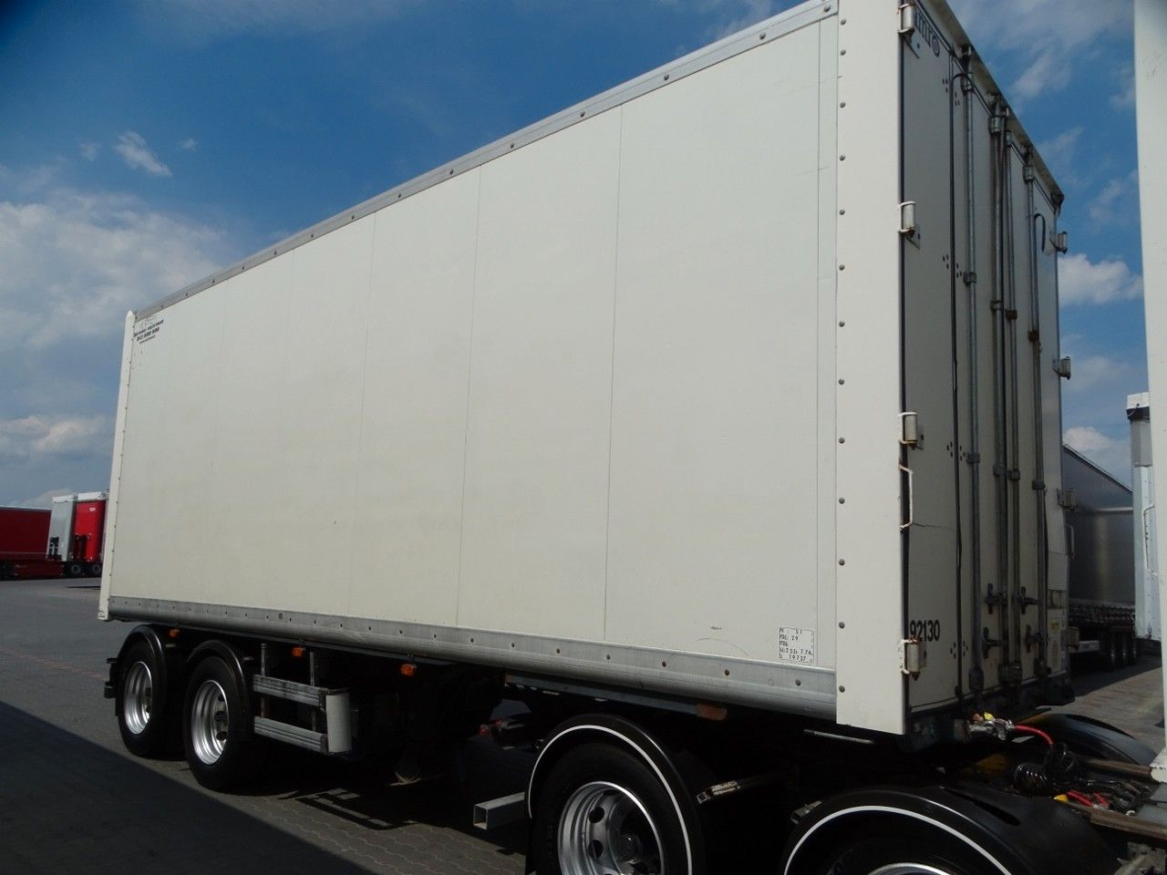 Poluprikolica sa zatvorenim sandukom Samro JUMBO VEHICULAR BOX- 7,3 M + 7,3 M/KOFFER TANDEM: slika Poluprikolica sa zatvorenim sandukom Samro JUMBO VEHICULAR BOX- 7,3 M + 7,3 M/KOFFER TANDEM Poluprikolica sa zatvorenim sandukom Samro JUMBO VEHICULAR BOX- 7,3 M + 7,3 M/KOFFER TANDEM: slika Poluprikolica sa zatvorenim sandukom Samro JUMBO VEHICULAR BOX- 7,3 M + 7,3 M/KOFFER TANDEM