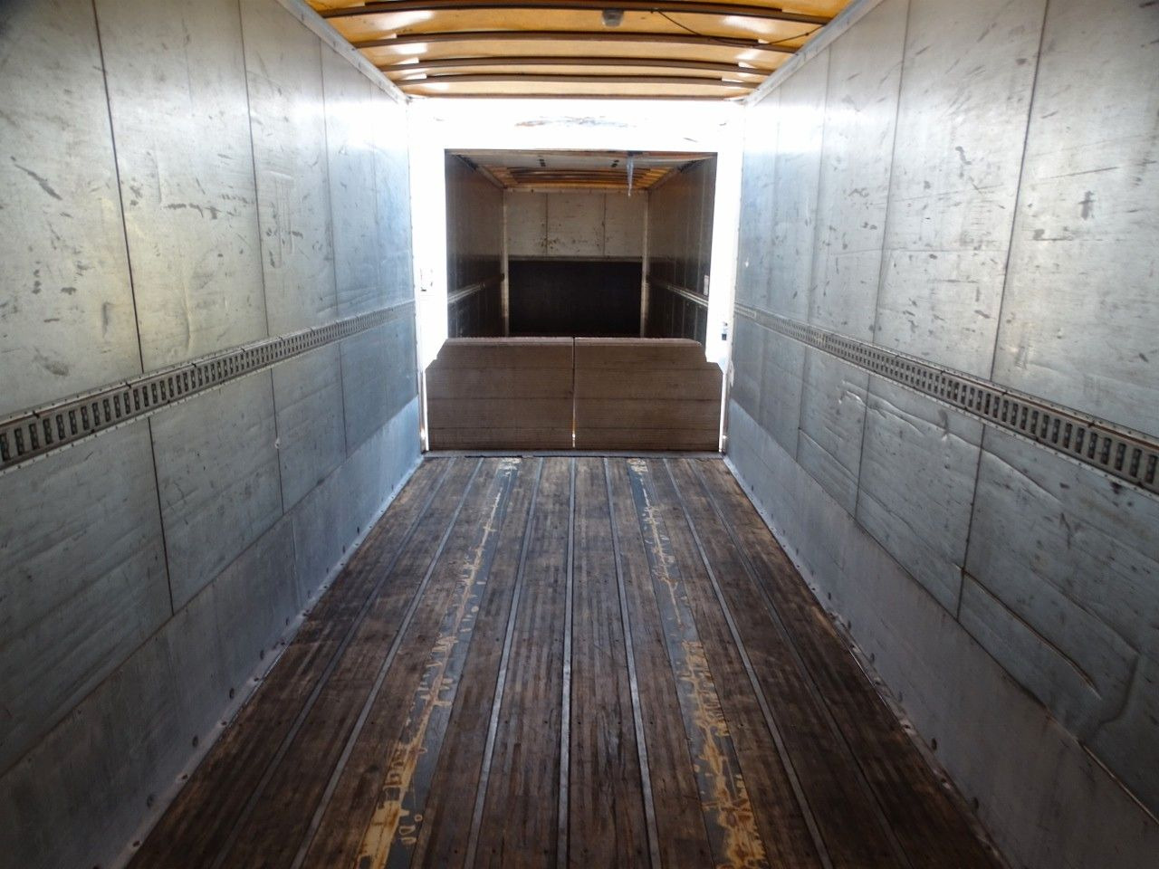 Poluprikolica sa zatvorenim sandukom Samro JUMBO VEHICULAR BOX- 7,3 M + 7,3 M/KOFFER TANDEM: slika Poluprikolica sa zatvorenim sandukom Samro JUMBO VEHICULAR BOX- 7,3 M + 7,3 M/KOFFER TANDEM Poluprikolica sa zatvorenim sandukom Samro JUMBO VEHICULAR BOX- 7,3 M + 7,3 M/KOFFER TANDEM: slika Poluprikolica sa zatvorenim sandukom Samro JUMBO VEHICULAR BOX- 7,3 M + 7,3 M/KOFFER TANDEM