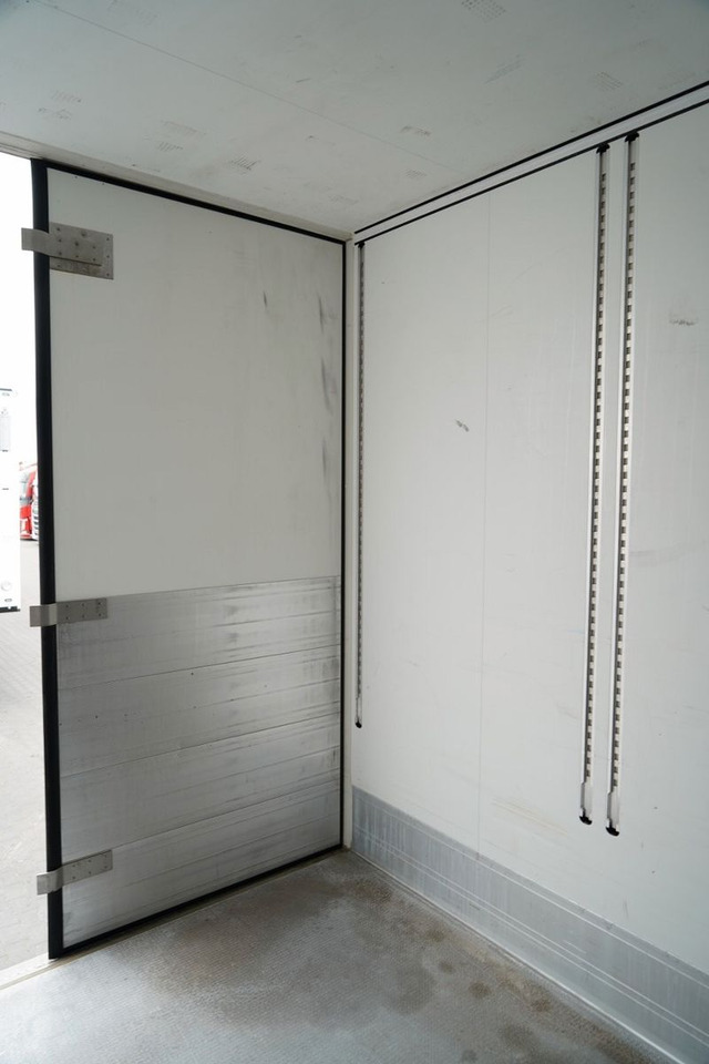 Poluprikolica hladnjača Schmitz Cargobull CHŁODNIA / THERMO KING SLX 300 / DOPPELSTOCK / 2: slika Poluprikolica hladnjača Schmitz Cargobull CHŁODNIA / THERMO KING SLX 300 / DOPPELSTOCK / 2