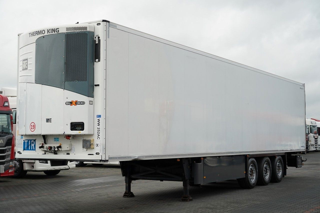 Schmitz Cargobull CHŁODNIA / THERMO KING SLX 300 / HAKÓWKA / HAKOW - Poluprikolica hladnjača: slika Schmitz Cargobull CHŁODNIA / THERMO KING SLX 300 / HAKÓWKA / HAKOW - Poluprikolica hladnjača Schmitz Cargobull CHŁODNIA / THERMO KING SLX 300 / HAKÓWKA / HAKOW - Poluprikolica hladnjača: slika Schmitz Cargobull CHŁODNIA / THERMO KING SLX 300 / HAKÓWKA / HAKOW - Poluprikolica hladnjača