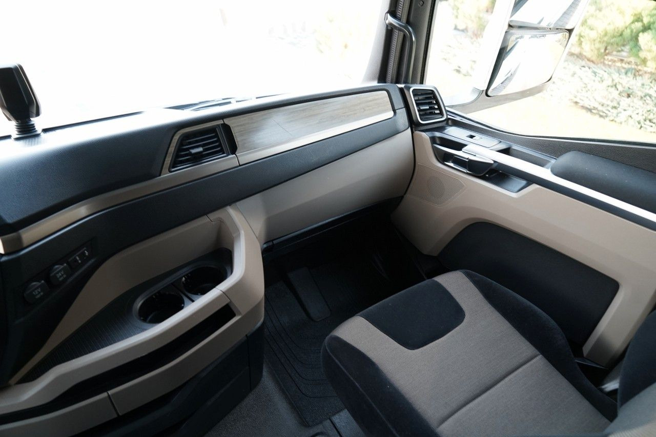 Tegljač MAN TGX 18.510 / GM / RETARDER / NAVI / OPONY 100%: slika Tegljač MAN TGX 18.510 / GM / RETARDER / NAVI / OPONY 100%