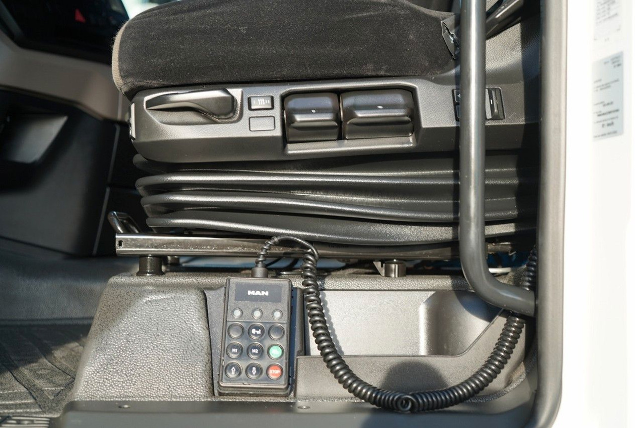 Tegljač MAN TGX 18.510 / GM / RETARDER / NAVI / OPONY 100%: slika Tegljač MAN TGX 18.510 / GM / RETARDER / NAVI / OPONY 100%