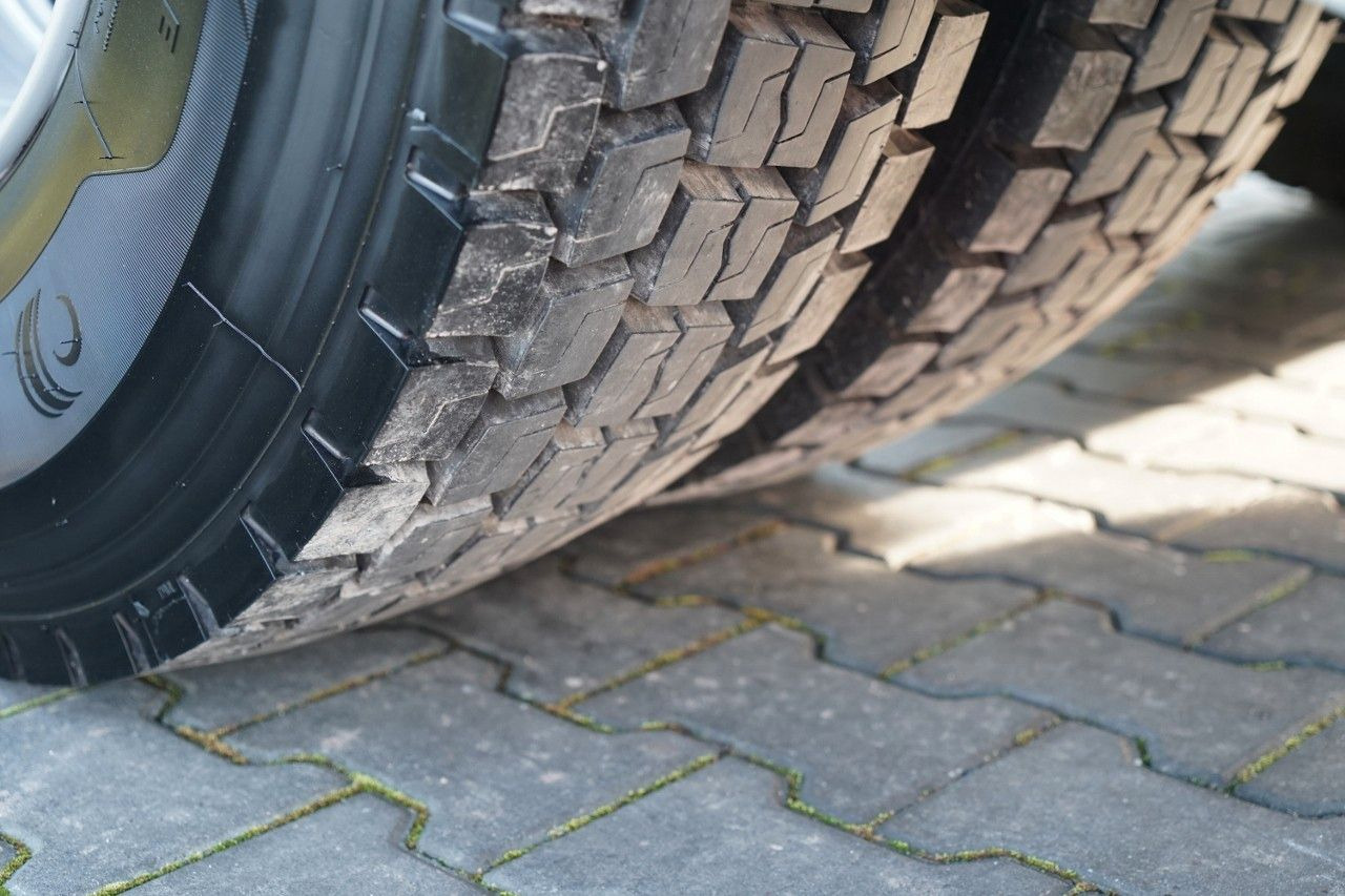 Tegljač MAN TGX 18.510 / GM / RETARDER / NAVI / OPONY 100%: slika Tegljač MAN TGX 18.510 / GM / RETARDER / NAVI / OPONY 100%