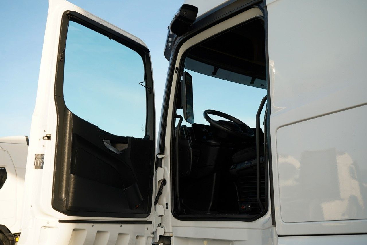 Tegljač Mercedes-Benz ACTROS L 1851 / GIGA SPACE / RETARDER / 2022 R: slika Tegljač Mercedes-Benz ACTROS L 1851 / GIGA SPACE / RETARDER / 2022 R