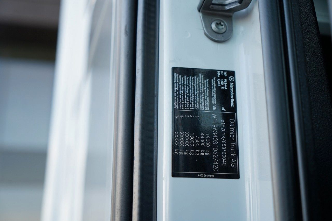 Tegljač Mercedes-Benz ACTROS L 1851 / GIGA SPACE / RETARDER / 2022 R: slika Tegljač Mercedes-Benz ACTROS L 1851 / GIGA SPACE / RETARDER / 2022 R