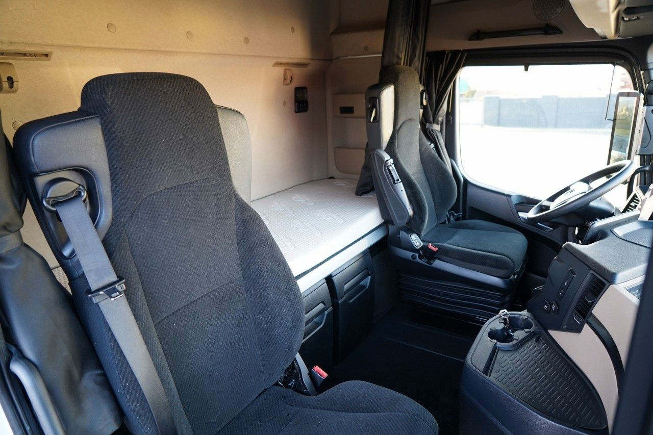 Tegljač Mercedes-Benz ACTROS L 1851 / GIGA SPACE / RETARDER / 2022 R: slika Tegljač Mercedes-Benz ACTROS L 1851 / GIGA SPACE / RETARDER / 2022 R