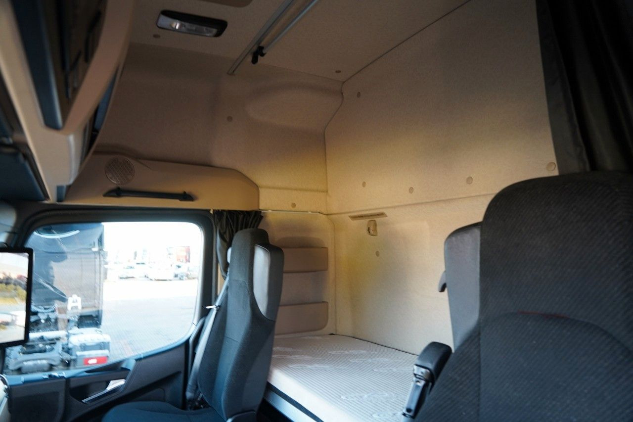 Tegljač Mercedes-Benz ACTROS L 1851 / GIGA SPACE / RETARDER / 2022 R: slika Tegljač Mercedes-Benz ACTROS L 1851 / GIGA SPACE / RETARDER / 2022 R