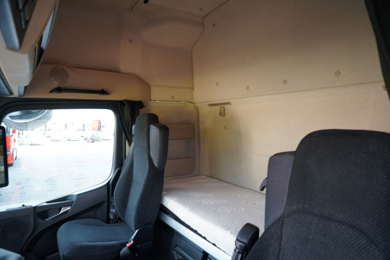 Tegljač Mercedes-Benz ACTROS  L 1851 / GIGA SPACE / RETARDER / 2022 R: slika Tegljač Mercedes-Benz ACTROS  L 1851 / GIGA SPACE / RETARDER / 2022 R