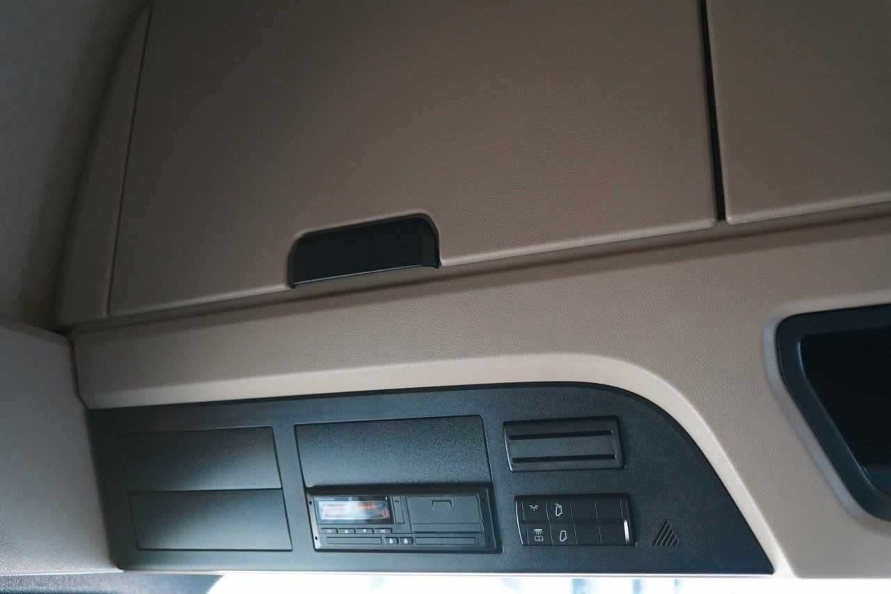 Tegljač Mercedes-Benz ACTROS L 1851 / GIGA SPACE / RETARDER / 2022 R: slika Tegljač Mercedes-Benz ACTROS L 1851 / GIGA SPACE / RETARDER / 2022 R