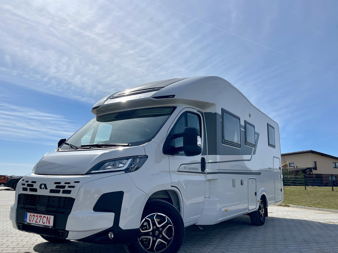 ADRIA Matrix 670 SL - Poluintegrirani kamper: slika ADRIA Matrix 670 SL - Poluintegrirani kamper ADRIA Matrix 670 SL - Poluintegrirani kamper: slika ADRIA Matrix 670 SL - Poluintegrirani kamper