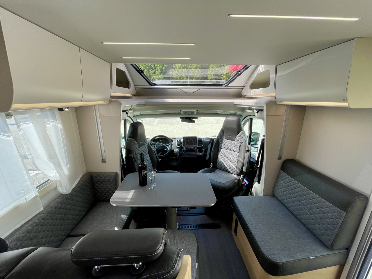 ADRIA Matrix axess 650SL - Poluintegrirani kamper: slika ADRIA Matrix axess 650SL - Poluintegrirani kamper ADRIA Matrix axess 650SL - Poluintegrirani kamper: slika ADRIA Matrix axess 650SL - Poluintegrirani kamper