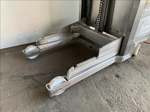 Syspal Tote bin lifter - Oprema za prehrambenu industriju: slika Syspal Tote bin lifter - Oprema za prehrambenu industriju Syspal Tote bin lifter - Oprema za prehrambenu industriju: slika Syspal Tote bin lifter - Oprema za prehrambenu industriju