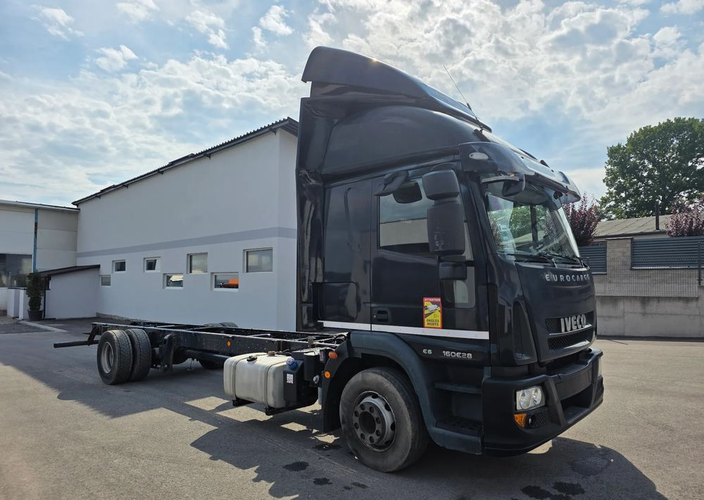 Iveco EUROCARGO 160E28 RAMA DO ZABUDOWY/ LAWETA / MANUAL / - Kamion s ceradom: slika Iveco EUROCARGO 160E28 RAMA DO ZABUDOWY/ LAWETA / MANUAL / - Kamion s ceradom Iveco EUROCARGO 160E28 RAMA DO ZABUDOWY/ LAWETA / MANUAL / - Kamion s ceradom: slika Iveco EUROCARGO 160E28 RAMA DO ZABUDOWY/ LAWETA / MANUAL / - Kamion s ceradom