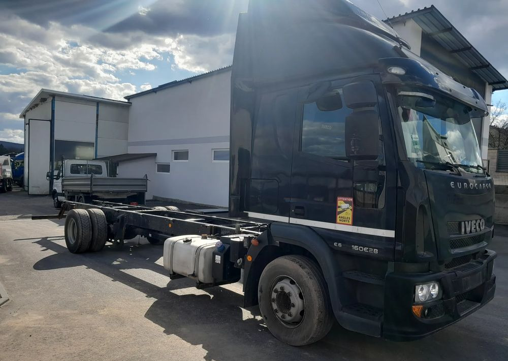 Iveco EUROCARGO 160E28 RAMA DO ZABUDOWY/ LAWETA / MANUAL / - Kamion s ceradom: slika Iveco EUROCARGO 160E28 RAMA DO ZABUDOWY/ LAWETA / MANUAL / - Kamion s ceradom Iveco EUROCARGO 160E28 RAMA DO ZABUDOWY/ LAWETA / MANUAL / - Kamion s ceradom: slika Iveco EUROCARGO 160E28 RAMA DO ZABUDOWY/ LAWETA / MANUAL / - Kamion s ceradom