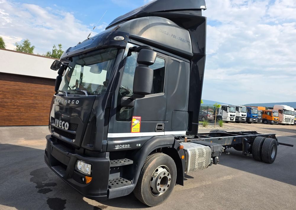 Iveco EUROCARGO 160E28 RAMA DO ZABUDOWY/ LAWETA / MANUAL / - Kamion s ceradom: slika Iveco EUROCARGO 160E28 RAMA DO ZABUDOWY/ LAWETA / MANUAL / - Kamion s ceradom Iveco EUROCARGO 160E28 RAMA DO ZABUDOWY/ LAWETA / MANUAL / - Kamion s ceradom: slika Iveco EUROCARGO 160E28 RAMA DO ZABUDOWY/ LAWETA / MANUAL / - Kamion s ceradom
