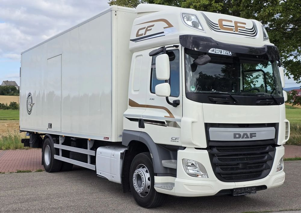 DAF CF 330 / 10.2017 / KONTENER MEBLOWY / IZOTERMA / WINDA / 18 PALET / E6 / NISKI PRZEBIEG / Z NIEMIEC / JAK NOWY / DUŻY SILNIK 10 837cm3// - Kamion sandučar: slika DAF CF 330 / 10.2017 / KONTENER MEBLOWY / IZOTERMA / WINDA / 18 PALET / E6 / NISKI PRZEBIEG / Z NIEMIEC / JAK NOWY / DUŻY SILNIK 10 837cm3// - Kamion sandučar DAF CF 330 / 10.2017 / KONTENER MEBLOWY / IZOTERMA / WINDA / 18 PALET / E6 / NISKI PRZEBIEG / Z NIEMIEC / JAK NOWY / DUŻY SILNIK 10 837cm3// - Kamion sandučar: slika DAF CF 330 / 10.2017 / KONTENER MEBLOWY / IZOTERMA / WINDA / 18 PALET / E6 / NISKI PRZEBIEG / Z NIEMIEC / JAK NOWY / DUŻY SILNIK 10 837cm3// - Kamion sandučar