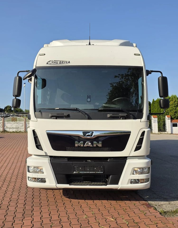 MAN TGL 12.250 / KONTENER / IZOTERMA / WINDA / 2019R / EURO 6 / PEŁEN SERWIS / 6 TON ŁADOWNOŚĆ / SPROWADZONY / ZADBANY / JAK NOWY / KSIĄŻKA SERWISOWA / E6 / 17 PALET - Kamion sandučar: slika MAN TGL 12.250 / KONTENER / IZOTERMA / WINDA / 2019R / EURO 6 / PEŁEN SERWIS / 6 TON ŁADOWNOŚĆ / SPROWADZONY / ZADBANY / JAK NOWY / KSIĄŻKA SERWISOWA / E6 / 17 PALET - Kamion sandučar MAN TGL 12.250 / KONTENER / IZOTERMA / WINDA / 2019R / EURO 6 / PEŁEN SERWIS / 6 TON ŁADOWNOŚĆ / SPROWADZONY / ZADBANY / JAK NOWY / KSIĄŻKA SERWISOWA / E6 / 17 PALET - Kamion sandučar: slika MAN TGL 12.250 / KONTENER / IZOTERMA / WINDA / 2019R / EURO 6 / PEŁEN SERWIS / 6 TON ŁADOWNOŚĆ / SPROWADZONY / ZADBANY / JAK NOWY / KSIĄŻKA SERWISOWA / E6 / 17 PALET - Kamion sandučar