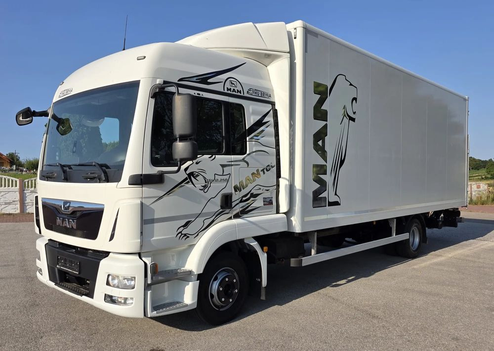 MAN TGL 12.250 / KONTENER / IZOTERMA / WINDA / 2019R / EURO 6 / PEŁEN SERWIS / 6 TON ŁADOWNOŚĆ / SPROWADZONY / ZADBANY / JAK NOWY / KSIĄŻKA SERWISOWA / E6 / 17 PALET - Kamion sandučar: slika MAN TGL 12.250 / KONTENER / IZOTERMA / WINDA / 2019R / EURO 6 / PEŁEN SERWIS / 6 TON ŁADOWNOŚĆ / SPROWADZONY / ZADBANY / JAK NOWY / KSIĄŻKA SERWISOWA / E6 / 17 PALET - Kamion sandučar MAN TGL 12.250 / KONTENER / IZOTERMA / WINDA / 2019R / EURO 6 / PEŁEN SERWIS / 6 TON ŁADOWNOŚĆ / SPROWADZONY / ZADBANY / JAK NOWY / KSIĄŻKA SERWISOWA / E6 / 17 PALET - Kamion sandučar: slika MAN TGL 12.250 / KONTENER / IZOTERMA / WINDA / 2019R / EURO 6 / PEŁEN SERWIS / 6 TON ŁADOWNOŚĆ / SPROWADZONY / ZADBANY / JAK NOWY / KSIĄŻKA SERWISOWA / E6 / 17 PALET - Kamion sandučar