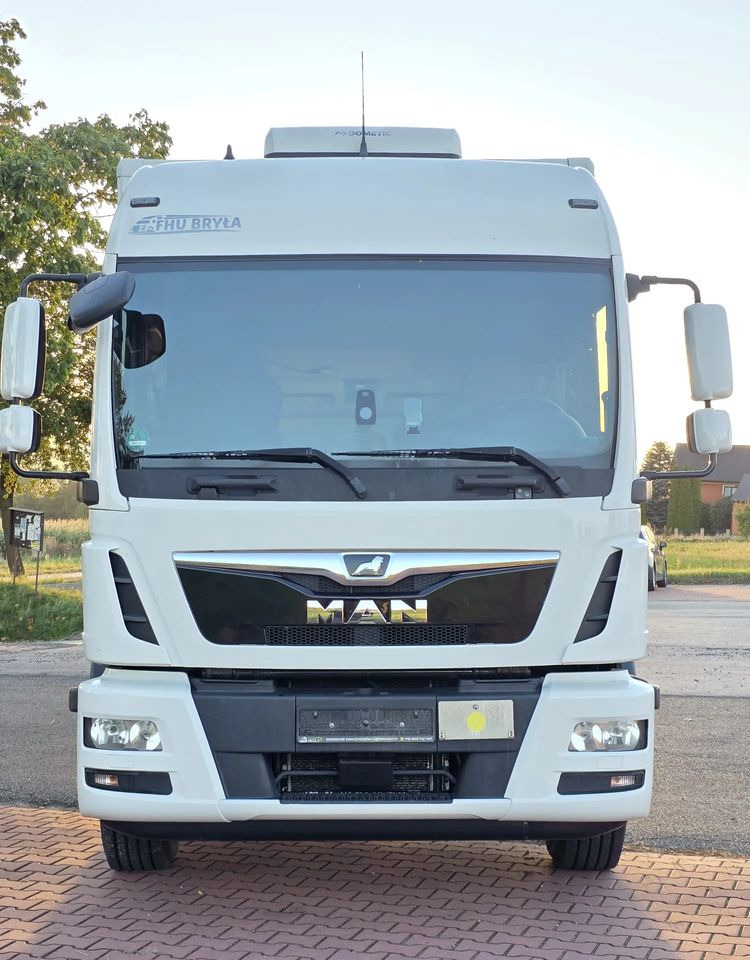 MAN TGM 15.290 / TGL / KONTENER / IZOTERMA / WINDA / KLIMA POSTOJOWA / 2019R / EURO 6 / PEŁEN SERWIS / 8200KG ŁADOWNOŚĆ / SPROWADZONY / ZADBANY / JAK NOWY / KSIĄŻKA SERWISOWA / E6 / 18 PALET - Kamion sandučar: slika MAN TGM 15.290 / TGL / KONTENER / IZOTERMA / WINDA / KLIMA POSTOJOWA / 2019R / EURO 6 / PEŁEN SERWIS / 8200KG ŁADOWNOŚĆ / SPROWADZONY / ZADBANY / JAK NOWY / KSIĄŻKA SERWISOWA / E6 / 18 PALET - Kamion sandučar MAN TGM 15.290 / TGL / KONTENER / IZOTERMA / WINDA / KLIMA POSTOJOWA / 2019R / EURO 6 / PEŁEN SERWIS / 8200KG ŁADOWNOŚĆ / SPROWADZONY / ZADBANY / JAK NOWY / KSIĄŻKA SERWISOWA / E6 / 18 PALET - Kamion sandučar: slika MAN TGM 15.290 / TGL / KONTENER / IZOTERMA / WINDA / KLIMA POSTOJOWA / 2019R / EURO 6 / PEŁEN SERWIS / 8200KG ŁADOWNOŚĆ / SPROWADZONY / ZADBANY / JAK NOWY / KSIĄŻKA SERWISOWA / E6 / 18 PALET - Kamion sandučar