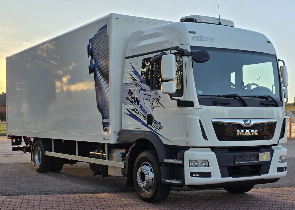 MAN TGM 15.290 / TGL / KONTENER / IZOTERMA / WINDA / KLIMA POSTOJOWA / 2019R / EURO 6 / PEŁEN SERWIS / 8200KG ŁADOWNOŚĆ / SPROWADZONY / ZADBANY / JAK NOWY / KSIĄŻKA SERWISOWA / E6 / 18 PALET - Kamion sandučar: slika MAN TGM 15.290 / TGL / KONTENER / IZOTERMA / WINDA / KLIMA POSTOJOWA / 2019R / EURO 6 / PEŁEN SERWIS / 8200KG ŁADOWNOŚĆ / SPROWADZONY / ZADBANY / JAK NOWY / KSIĄŻKA SERWISOWA / E6 / 18 PALET - Kamion sandučar MAN TGM 15.290 / TGL / KONTENER / IZOTERMA / WINDA / KLIMA POSTOJOWA / 2019R / EURO 6 / PEŁEN SERWIS / 8200KG ŁADOWNOŚĆ / SPROWADZONY / ZADBANY / JAK NOWY / KSIĄŻKA SERWISOWA / E6 / 18 PALET - Kamion sandučar: slika MAN TGM 15.290 / TGL / KONTENER / IZOTERMA / WINDA / KLIMA POSTOJOWA / 2019R / EURO 6 / PEŁEN SERWIS / 8200KG ŁADOWNOŚĆ / SPROWADZONY / ZADBANY / JAK NOWY / KSIĄŻKA SERWISOWA / E6 / 18 PALET - Kamion sandučar
