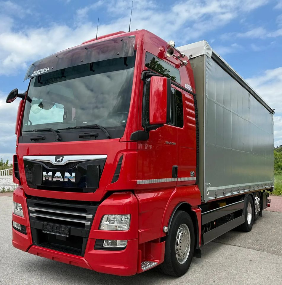 MAN TGX 26.500 / LIFT / 6X2 / KLIMA POSTOJOWA / 18PALET / E6 / FIRANKA / 18 TON ŁADOWNOŚĆ / WINDA / NISKI PRZEBIEG / JEDEN WŁAŚCICIEL / PODWIESZANA OŚ - Kamion s ceradom: slika MAN TGX 26.500 / LIFT / 6X2 / KLIMA POSTOJOWA / 18PALET / E6 / FIRANKA / 18 TON ŁADOWNOŚĆ / WINDA / NISKI PRZEBIEG / JEDEN WŁAŚCICIEL / PODWIESZANA OŚ - Kamion s ceradom MAN TGX 26.500 / LIFT / 6X2 / KLIMA POSTOJOWA / 18PALET / E6 / FIRANKA / 18 TON ŁADOWNOŚĆ / WINDA / NISKI PRZEBIEG / JEDEN WŁAŚCICIEL / PODWIESZANA OŚ - Kamion s ceradom: slika MAN TGX 26.500 / LIFT / 6X2 / KLIMA POSTOJOWA / 18PALET / E6 / FIRANKA / 18 TON ŁADOWNOŚĆ / WINDA / NISKI PRZEBIEG / JEDEN WŁAŚCICIEL / PODWIESZANA OŚ - Kamion s ceradom